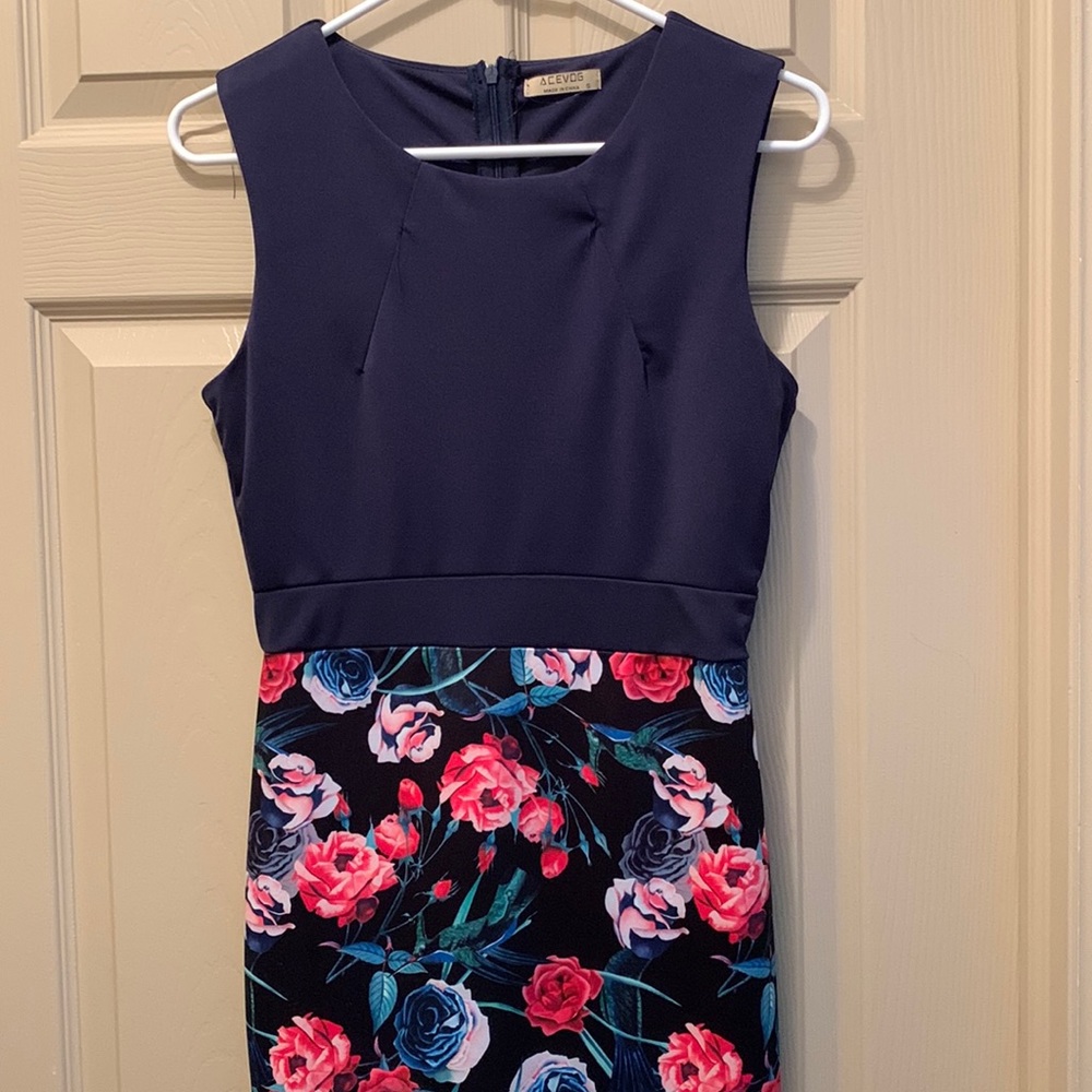 FLORAL SLEEVELESS CUTE DRESS SIZE SMALL